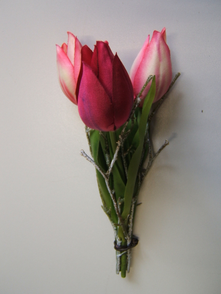 Tulpenbündel mit 3 Tulpen, 6 Blättern und Reisig Farbe:pink-creme-beauty