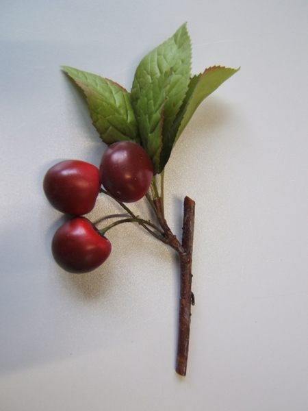 Kirschenzweig mit 3 Kirschen und 4 Blättern Farbe:rot-dunkelrot