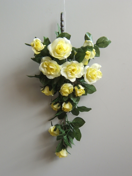 Rosenhängebusch mit 12 Blüten Farbe:gelb