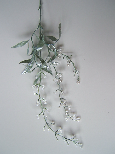 Beerenpick mit Kristallglasbeeren und silber-grünen Blättern