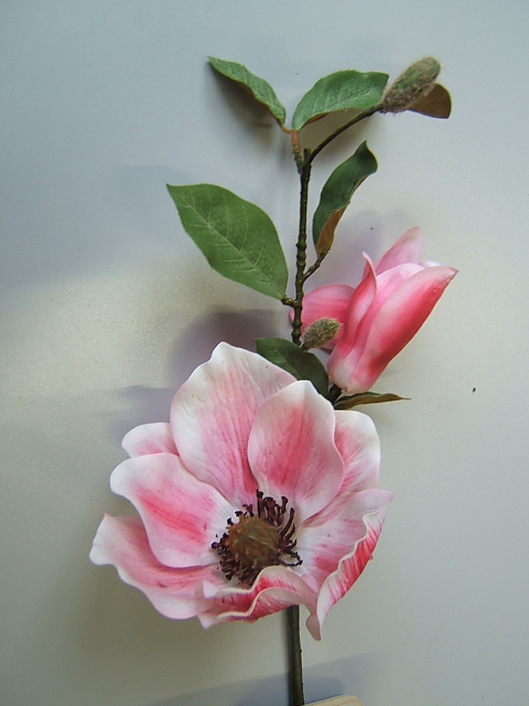 Magnolienpick mit 1 Knospe und 1 Blüte Farbe:pink-creme