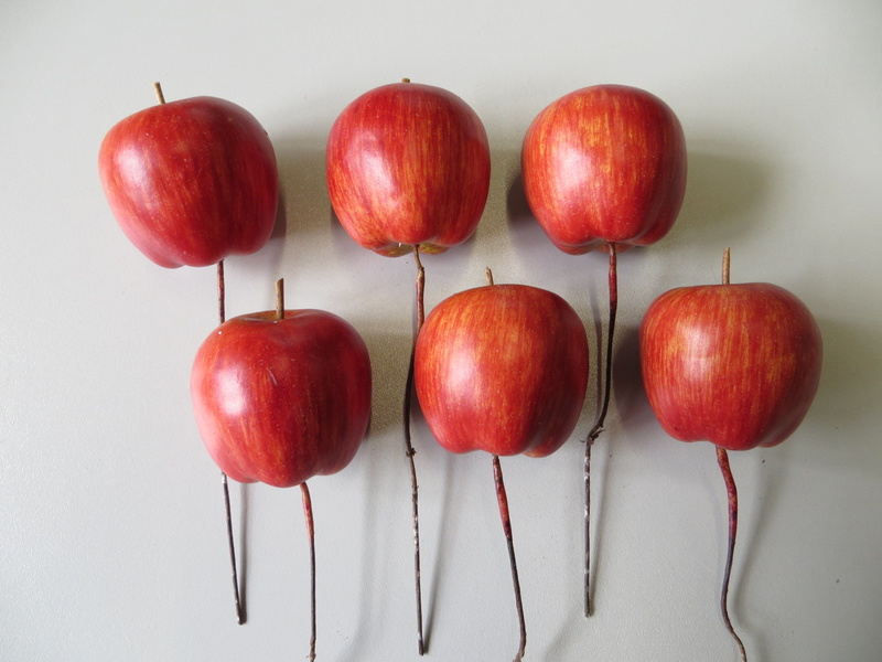 Apfel am Draht Farbe:rot-leicht gelblich (1 Einheit = 6 Stück)