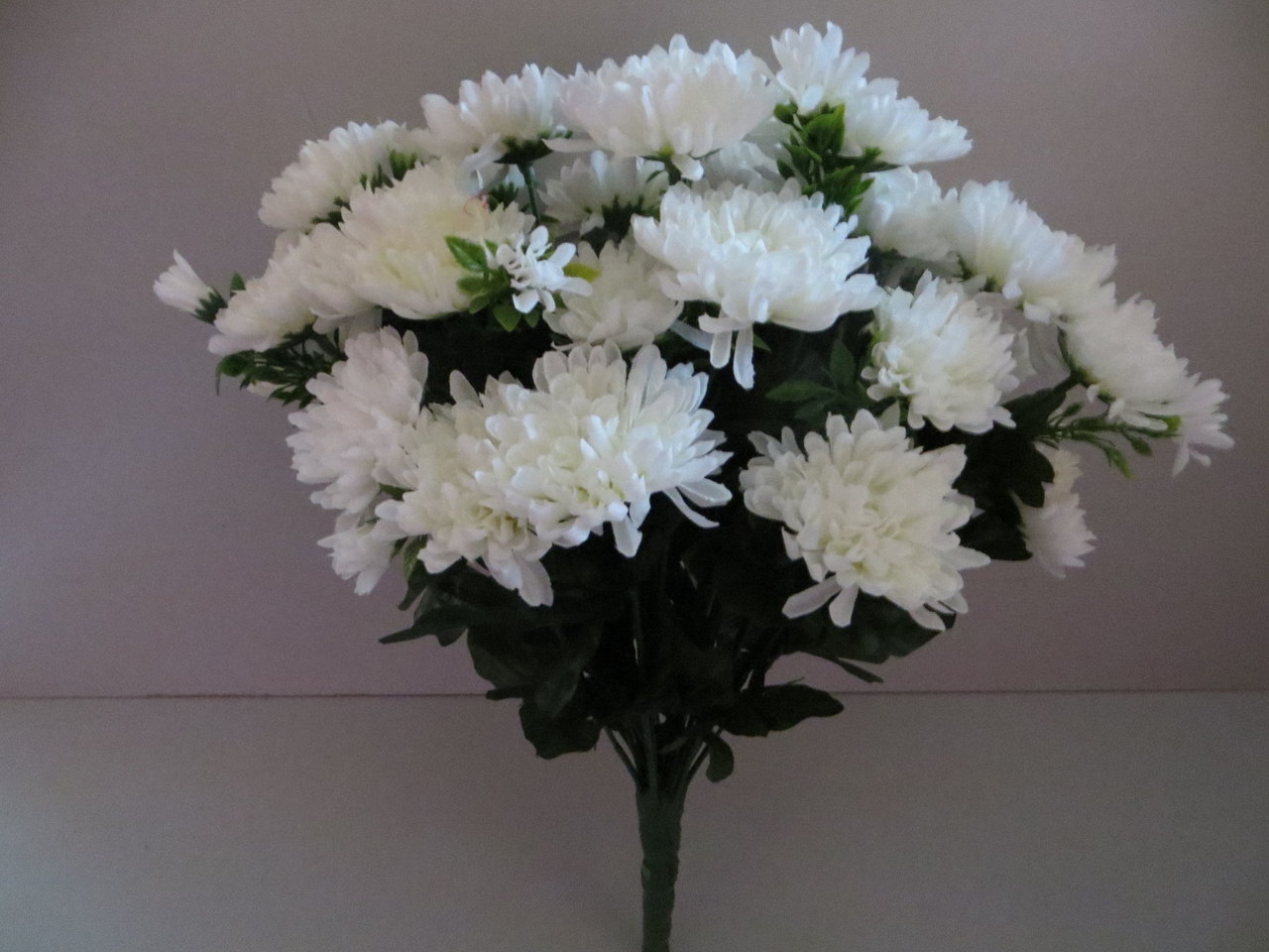 Chrysanthemenstrauß mit 36 Stielen, 36 großen Blüten und 16 kleinen Blüten Farbe: weiß-creme