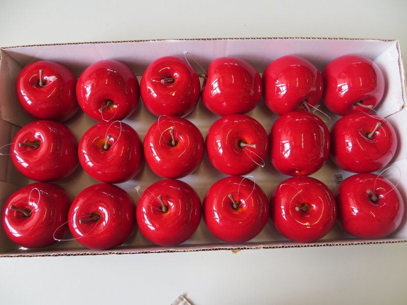 Apfel mit Aufhänger (1Einheit=18Stück) Farbe:rot - glänzend