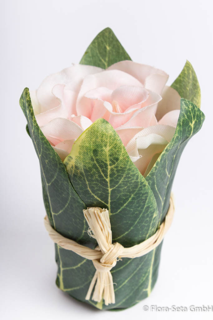 Rosenkopf mit Blätter umwickelt, Farbe: hellrosa