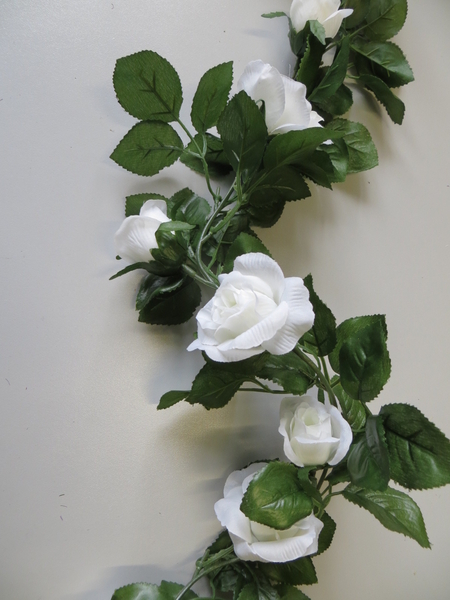 Rosengirlande mit 19 Rosen Farbe:weiß