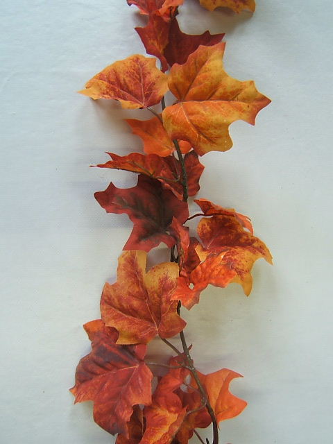 Herbstlaubgirlande mit 78 Blättern Farbe:orange-rot-burgund Mix