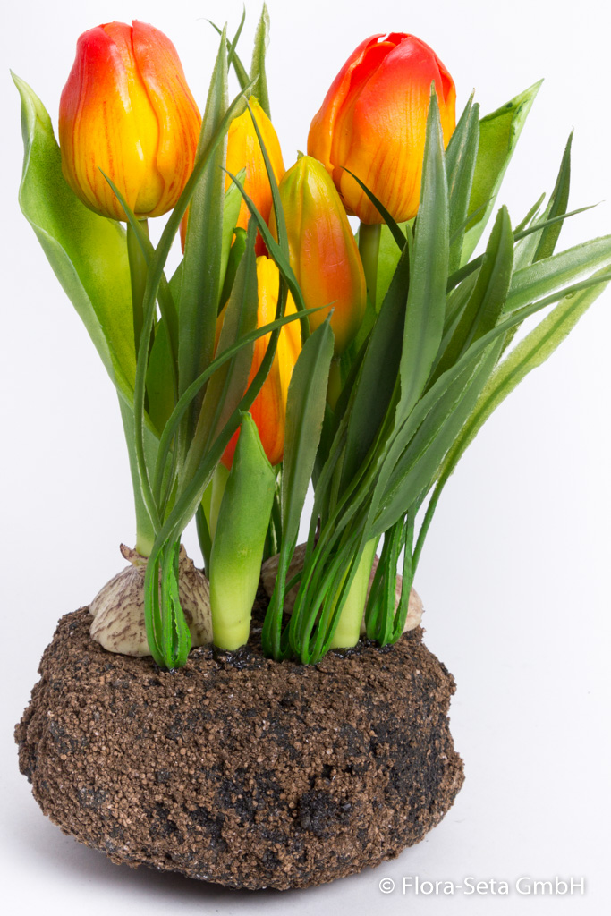 Tulpenarrangement mit Gras auf künstlichem Erdballen Farbe: orange-gelb
