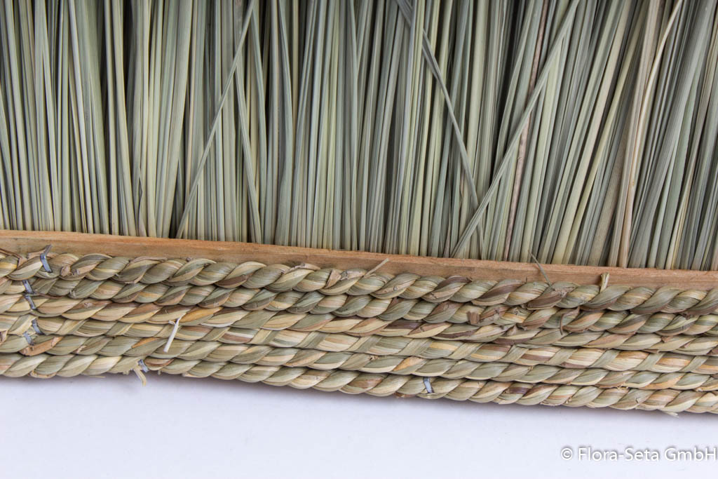 Grasarrangement rechteckig und selbststehend aus Naturmaterialien gefertigt (Gras und Holz), Höhe ca