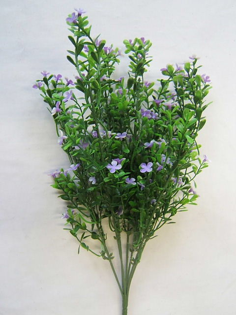 Blütenbusch mit kleinen Blättern und 7 Stielen Farbe:lavendel