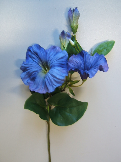 Petunienzweig mit 4 Blüten und 5 Blättern Farbe:blau