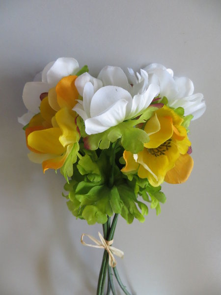 Anemonenbündel mit 5 Blüten Farbe:gelb/creme-weiß