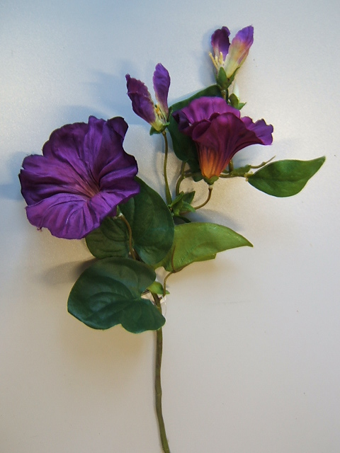 Petunienzweig mit 4 Blüten und 5 Blättern Farbe:purple