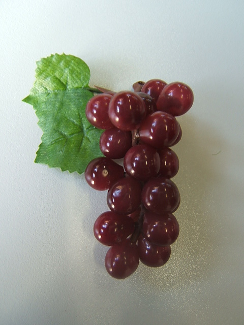 Mini Weintraube mit 24 Beeren und 2 kleinen Blättern Farbe:weinrot