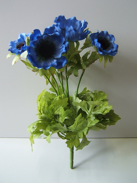 Anemonenbusch mit 7 Stielen, 5 Blüten und 2 Knospen Farbe:blau