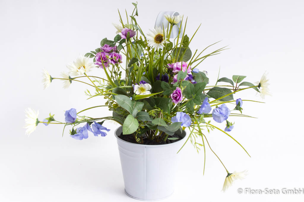 Blumenbouquet im weißen Metallhängetopf Farbe: creme-lila-blau